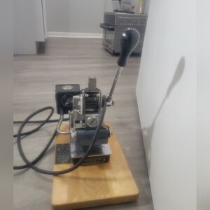 VTG WORKING KINGSLEY MACHINE CO MODEL 60 Hot Foil Stamping & EMBOSS Machine